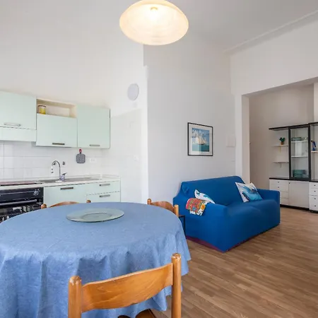 Seahouse Terrazza A 100 M Dal Mare Апартаменты *